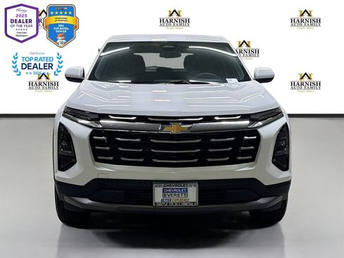 Used 2025 Chevrolet Equinox LT FWD image 2