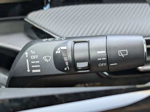 Used 2025 Nissan Kicks SR FWD image 28