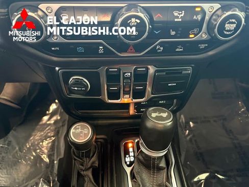 Used 2025 Jeep Wrangler Unlimited Sahara AWD/4WD image 19