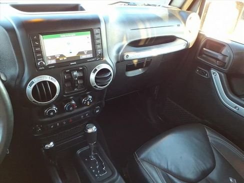 Used 2018 Jeep Wrangler Unlimited Sahara w/ Connectivity Group image 33