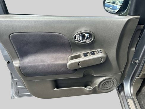 Used 2011 Nissan Cube 1.8 SL w/ Interior Illumination Pkg FWD image 15