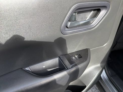 Used 2024 Nissan Rogue S FWD image 20