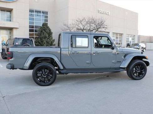 Used 2022 Jeep Gladiator Overland image 6