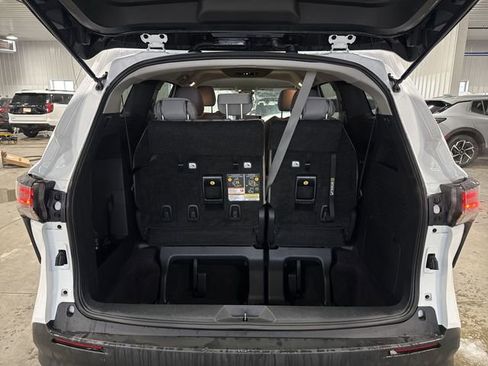 Used 2025 Toyota Sienna LE image 26