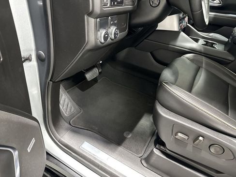 Used 2023 GMC Yukon XL SLT w/ SLT Premium Package RWD image 10