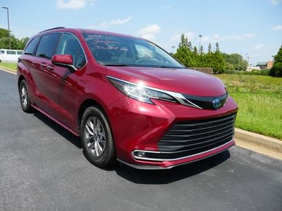 Used 2023 Toyota Sienna XLE