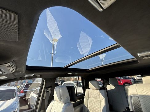 Used 2025 Cadillac Escalade Premium Luxury Platinum image 28