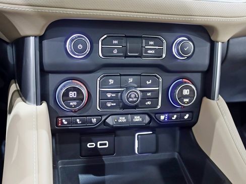 Used 2024 Chevrolet Suburban Premier w/ Premium Package image 28