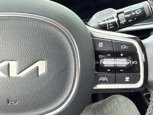 Used 2025 Kia Sorento S image 8