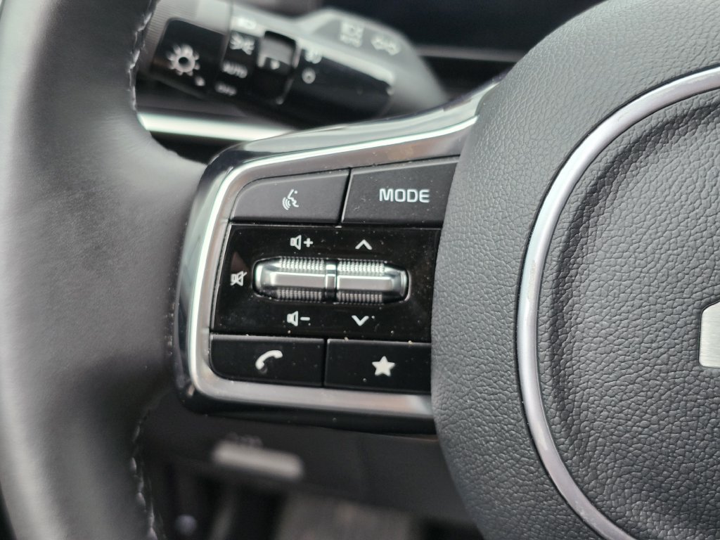 Certified 2025 Kia Carnival SX Prestige FWD image 27