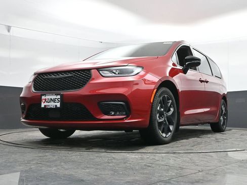 New 2026 Chrysler Pacifica Select w/ S Appearance Package FWD image 43
