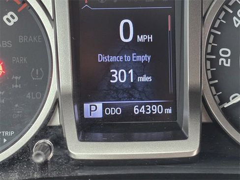 Used 2020 Toyota Tacoma SR5 image 37