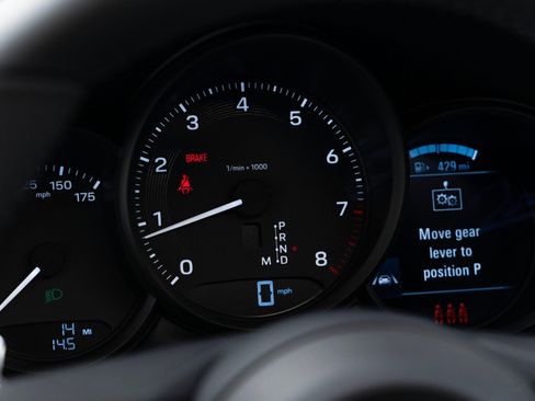 Certified 2025 Porsche Macan AWD/4WD image 23