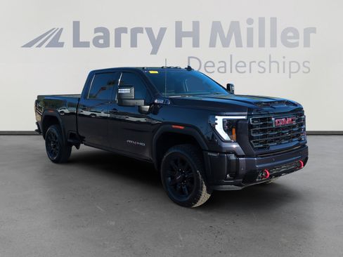 Used 2025 GMC Sierra 2500 AT4 w/ Technology Package image 7