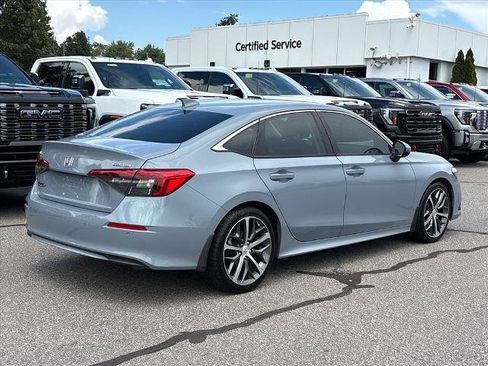 Used 2022 Honda Civic Touring image 2