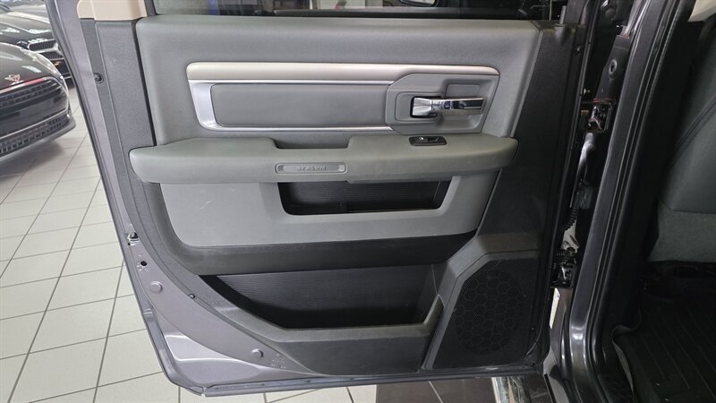 Used 2017 RAM 1500 Classic SLT AWD/4WD image 19