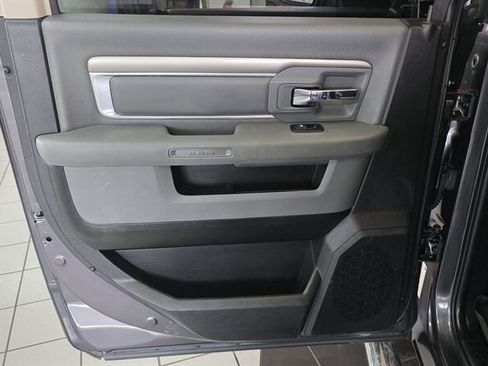 Used 2017 RAM 1500 Classic SLT AWD/4WD image 19