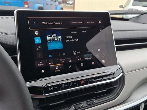 New 2026 Jeep Compass Limited image 13