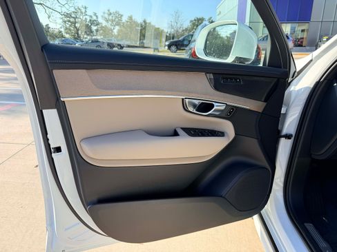 Used 2026 Volvo XC90 B6 Plus w/ Protection Package Premier AWD/4WD image 8