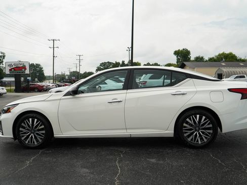 Used 2025 Nissan Altima 2.5 SV FWD image 23