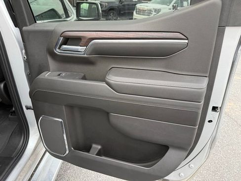 Used 2022 GMC Sierra 1500 SLT w/ SLT Convenience Package image 19