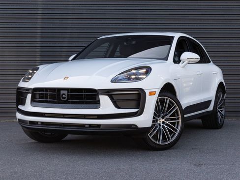 Certified 2026 Porsche Macan image 1