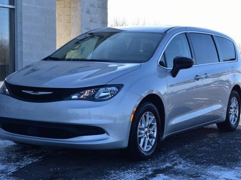 Used 2024 Chrysler Voyager LX image 9