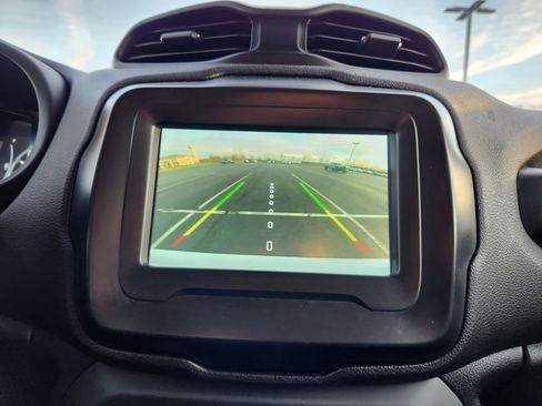 Used 2021 Jeep Renegade Sport w/ Sport Appearance Group image 19