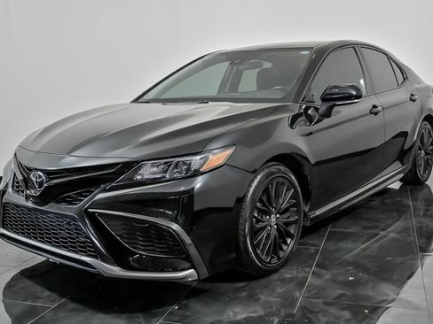 Used 2022 Toyota Camry SE FWD image 5