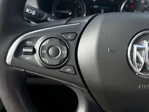 Used 2018 Buick Enclave Essence image 22