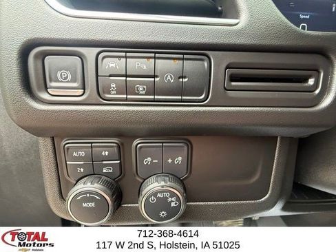 Certified 2024 Chevrolet Suburban RST w/ Luxury Package AWD/4WD image 23