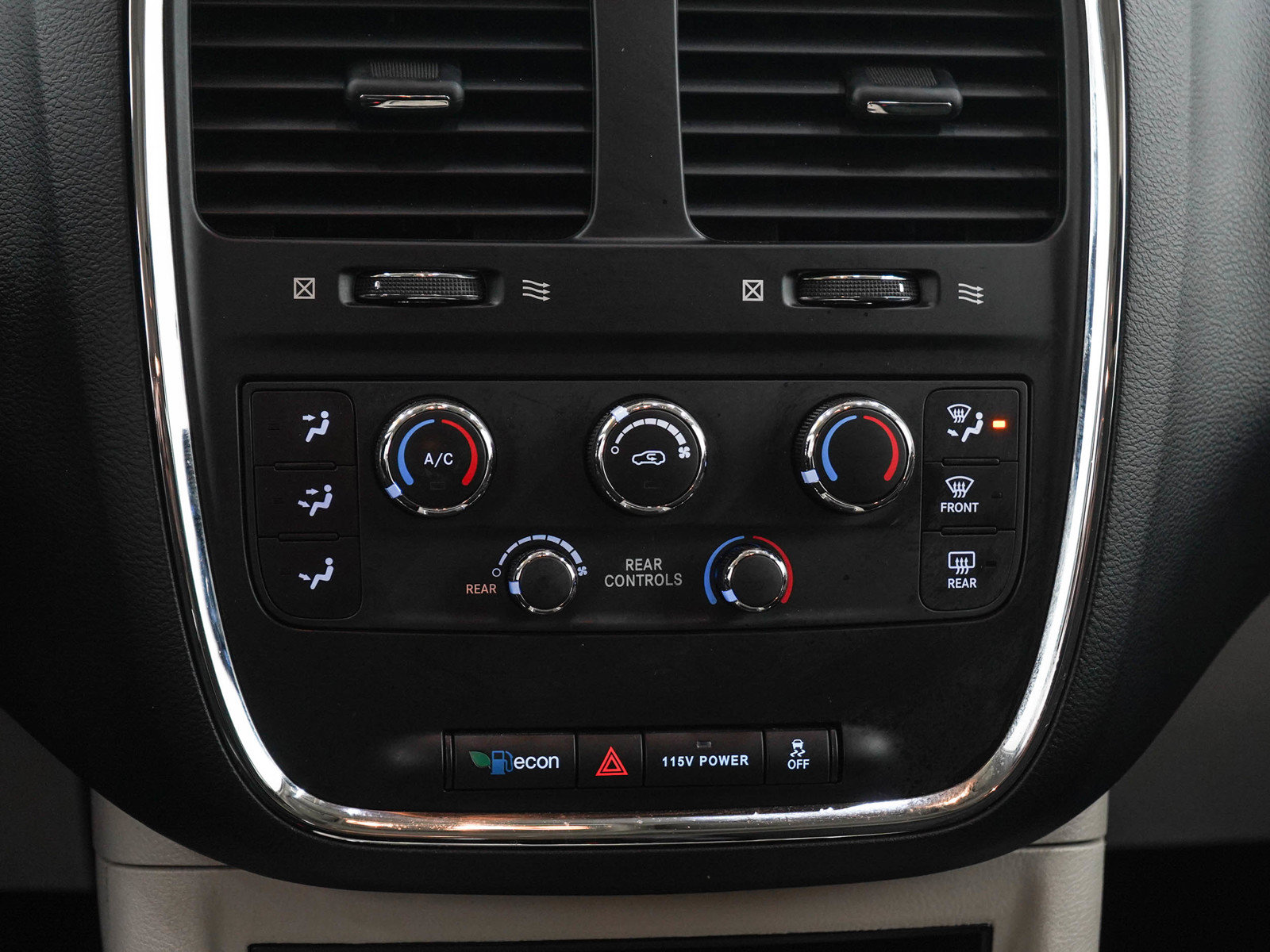 Used 2014 Dodge Grand Caravan SXT w/ Rear Park Assist Package FWD image 22