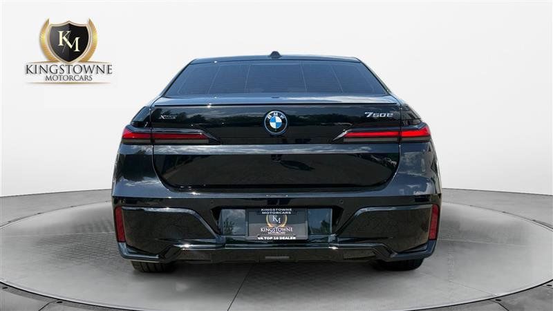 Used 2025 BMW 750e xDrive w/ Executive Package AWD/4WD image 4