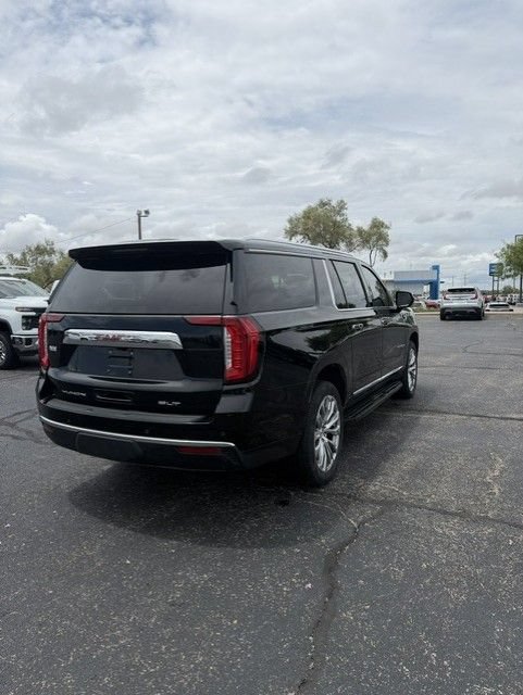 Used 2023 GMC Yukon XL SLT AWD/4WD image 6
