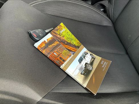 Used 2015 Jeep Wrangler Unlimited Sahara image 10