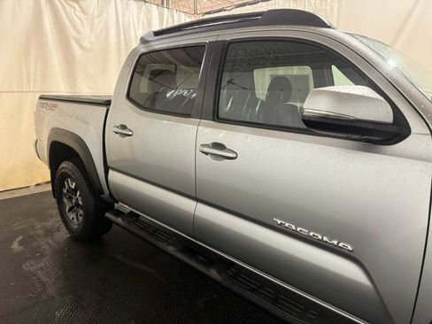 Certified 2022 Toyota Tacoma TRD Off-Road image 11