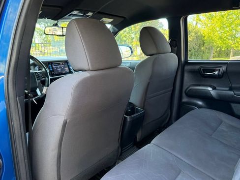 Used 2017 Toyota Tacoma TRD Sport w/ Exterior Package RWD image 25