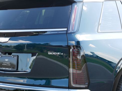 New 2026 Cadillac Vistiq Luxury w/ LPO, Floor Liner Package image 15