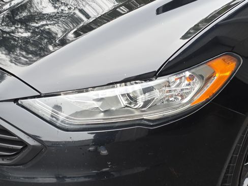 Used 2017 Ford Fusion SE w/ Fusion SE Technology Package image 30