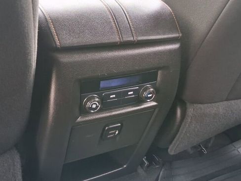 Used 2018 Chevrolet Traverse LT image 18