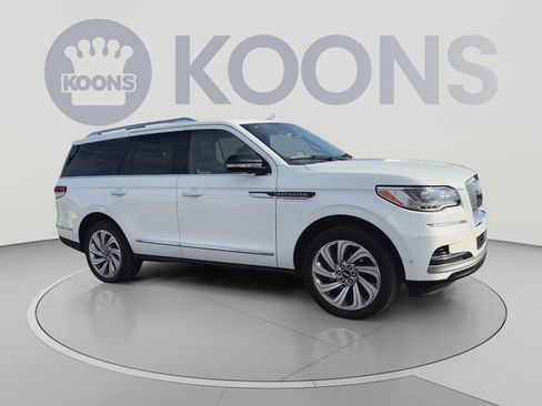 Used 2023 Lincoln Navigator Reserve AWD/4WD image 4