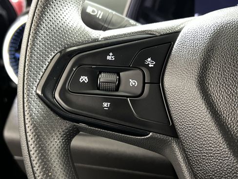 Used 2025 Chevrolet Trax LT image 29