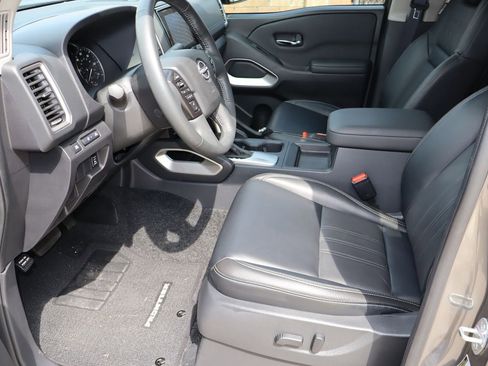 Used 2023 Nissan Frontier SV w/ SV Premium Package RWD image 17