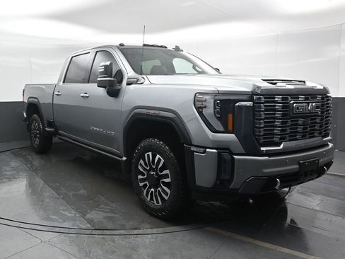 Used 2024 GMC Sierra 3500 Denali Ultimate image 11