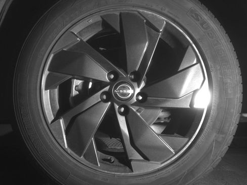 Used 2025 Nissan Rogue SV AWD/4WD image 12