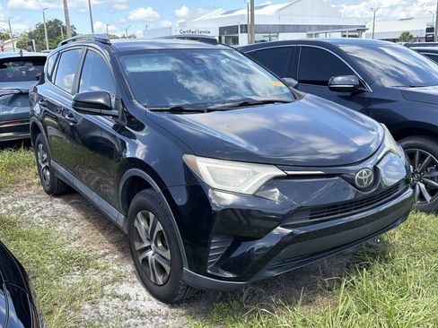 Used 2018 Toyota RAV4 LE FWD image 1