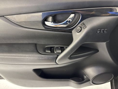 Used 2019 Nissan Rogue SL FWD image 25
