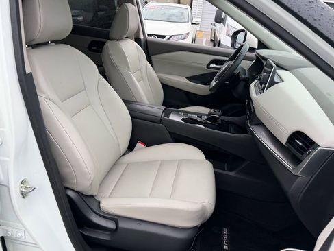 Certified 2023 Nissan Rogue SV w/ SV Premium B Package FWD image 16