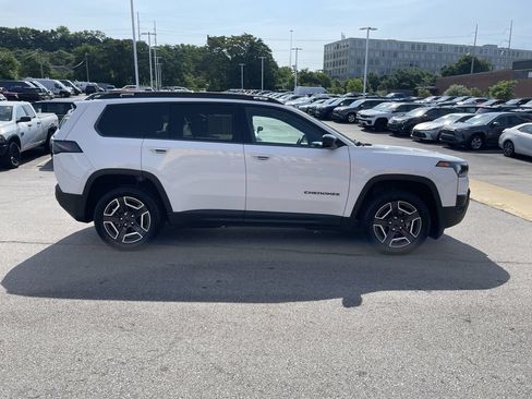 Used 2026 Jeep Cherokee Laredo AWD/4WD image 7