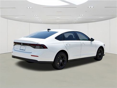 New 2025 Honda Accord SE image 3